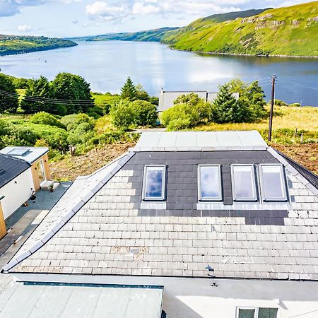 Luxury 4 Bedroom Cottage With Stunning Views Near Fairy Pools! Carbost (Loch Harport, Isle of Skye) Exterior photo