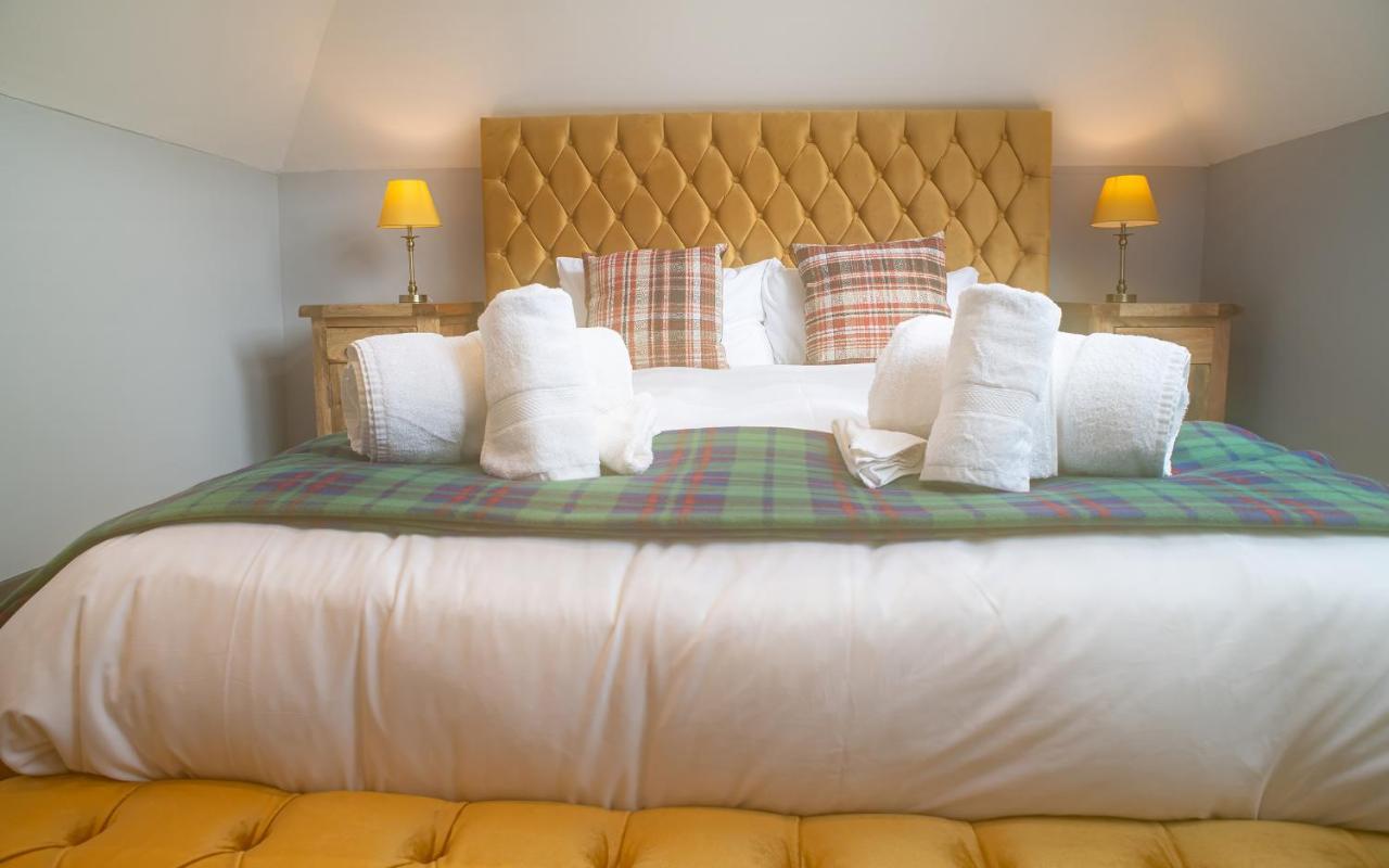 Luxury 4 Bedroom Cottage With Stunning Views Near Fairy Pools! Carbost (Loch Harport, Isle of Skye) Exterior photo