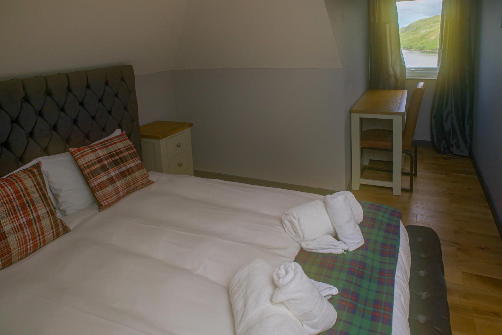 Luxury 4 Bedroom Cottage With Stunning Views Near Fairy Pools! Carbost (Loch Harport, Isle of Skye) Exterior photo