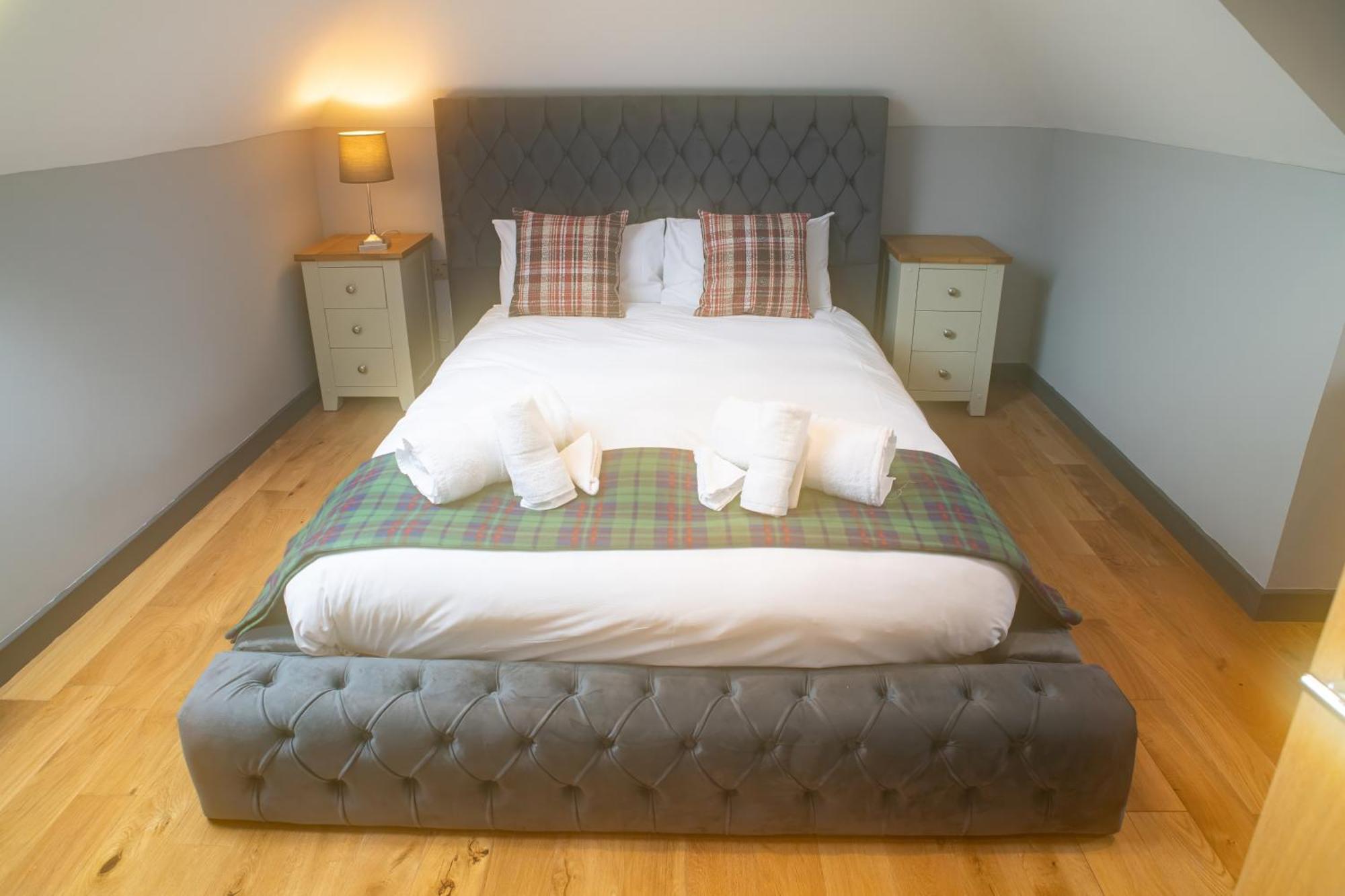Luxury 4 Bedroom Cottage With Stunning Views Near Fairy Pools! Carbost (Loch Harport, Isle of Skye) Exterior photo