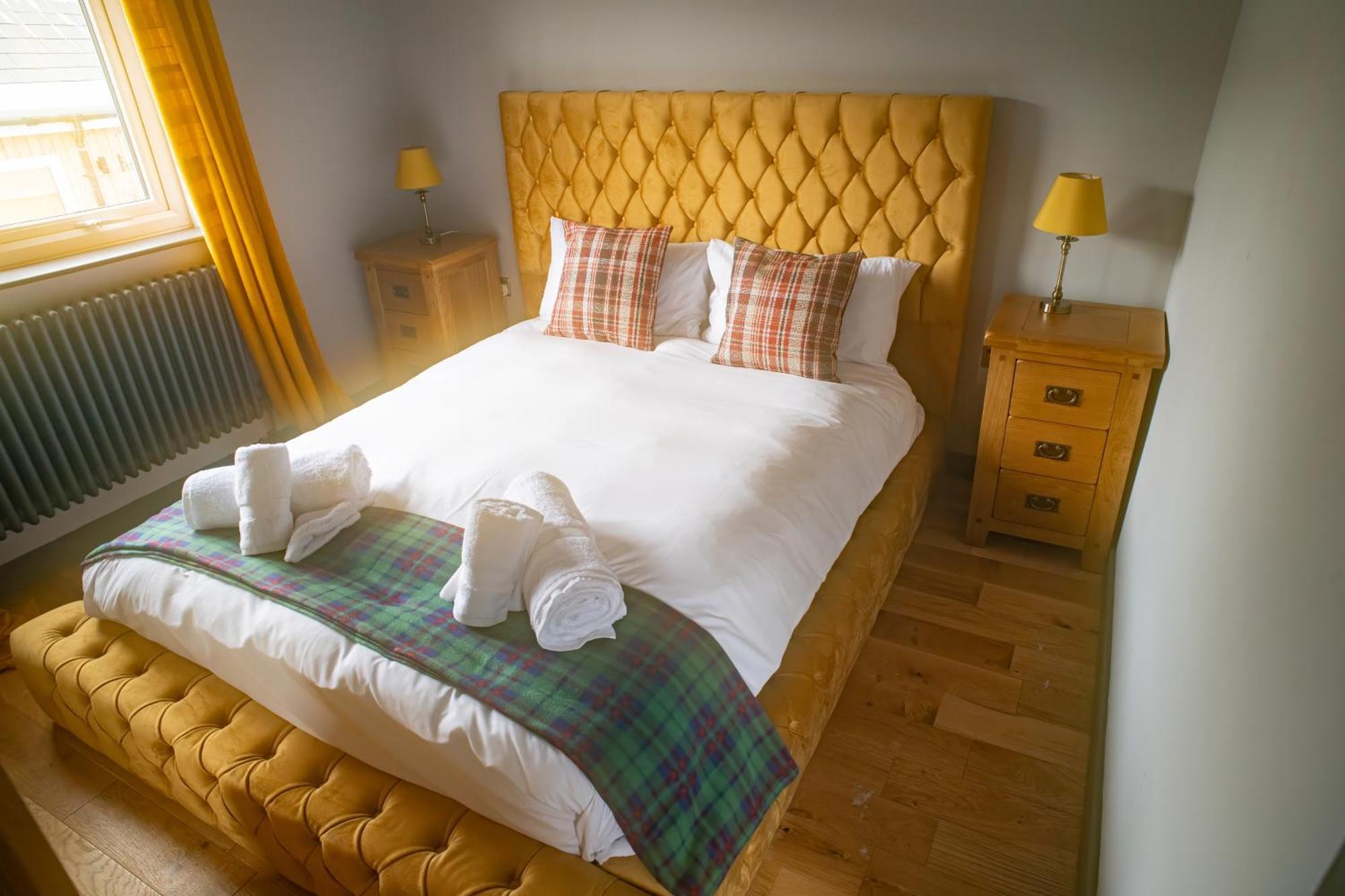 Luxury 4 Bedroom Cottage With Stunning Views Near Fairy Pools! Carbost (Loch Harport, Isle of Skye) Exterior photo