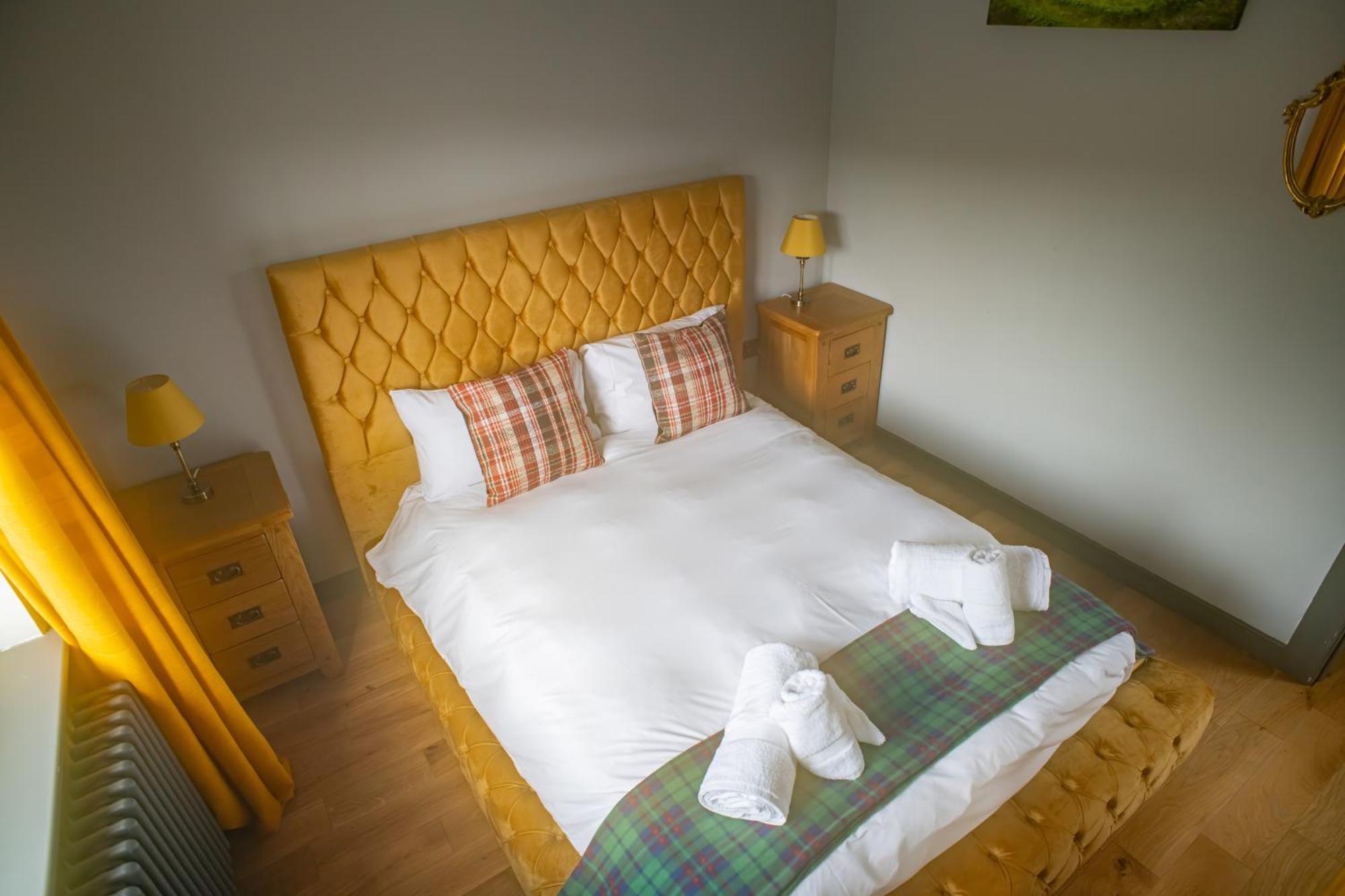 Luxury 4 Bedroom Cottage With Stunning Views Near Fairy Pools! Carbost (Loch Harport, Isle of Skye) Exterior photo