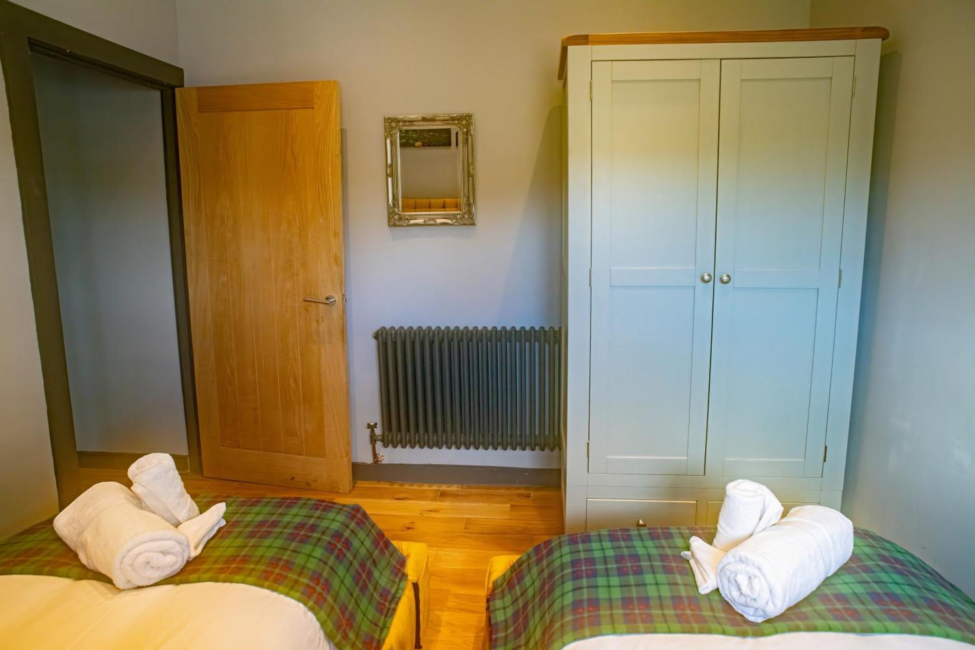 Luxury 4 Bedroom Cottage With Stunning Views Near Fairy Pools! Carbost (Loch Harport, Isle of Skye) Exterior photo