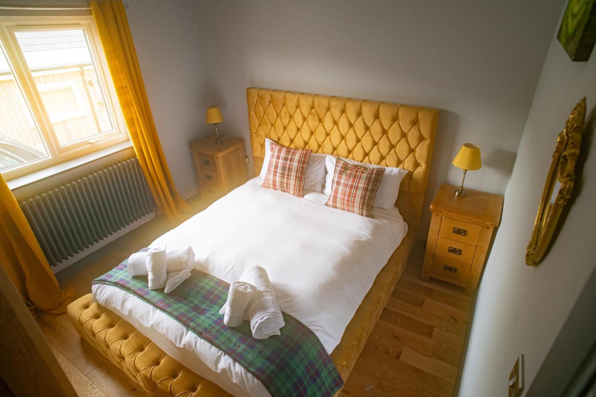 Luxury 4 Bedroom Cottage With Stunning Views Near Fairy Pools! Carbost (Loch Harport, Isle of Skye) Exterior photo