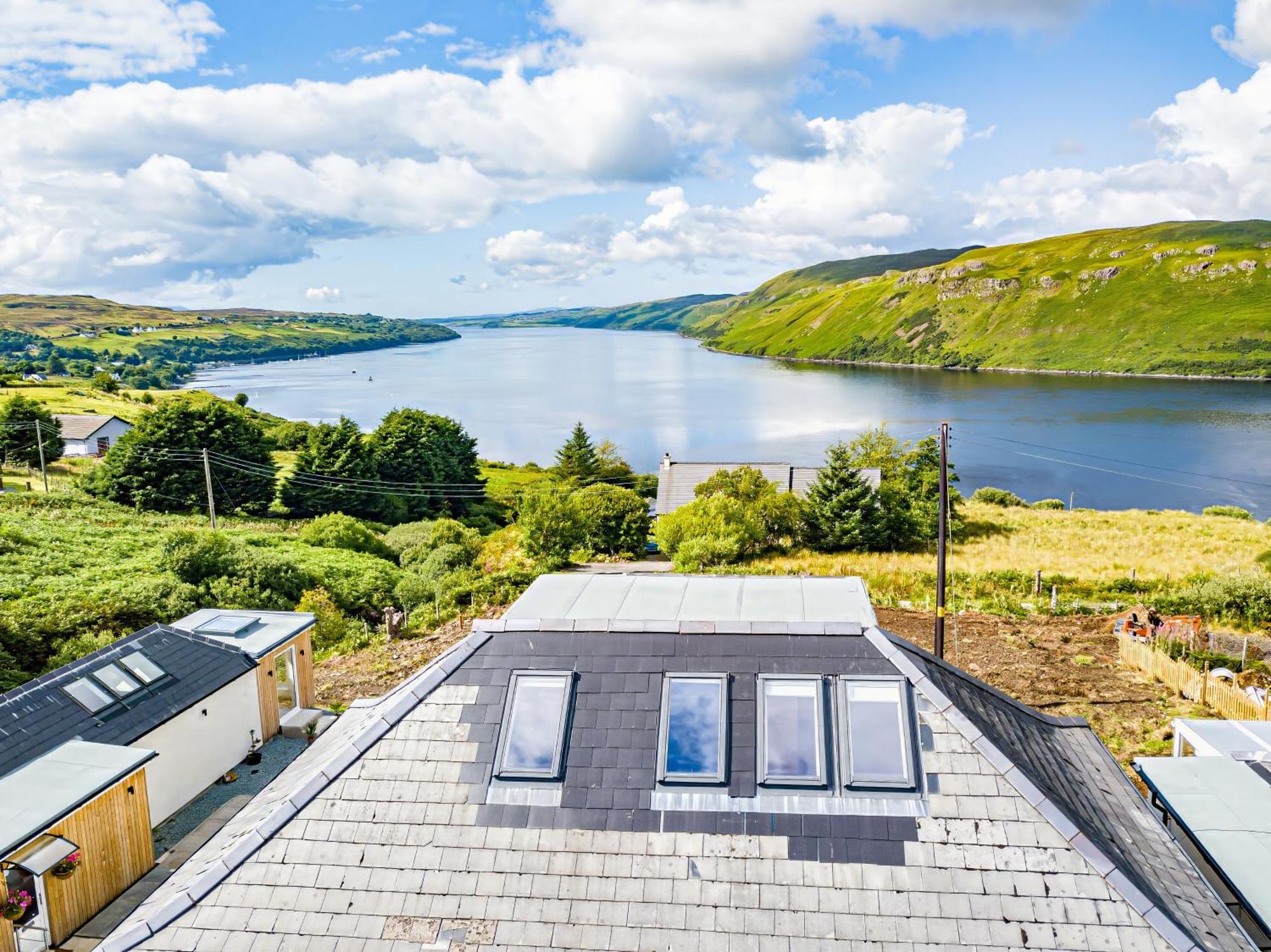 Luxury 4 Bedroom Cottage With Stunning Views Near Fairy Pools! Carbost (Loch Harport, Isle of Skye) Exterior photo