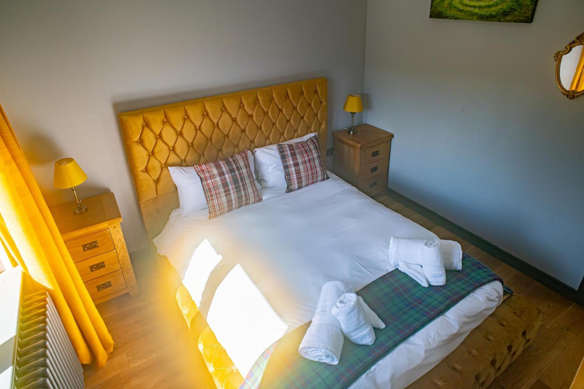 Luxury 4 Bedroom Cottage With Stunning Views Near Fairy Pools! Carbost (Loch Harport, Isle of Skye) Exterior photo