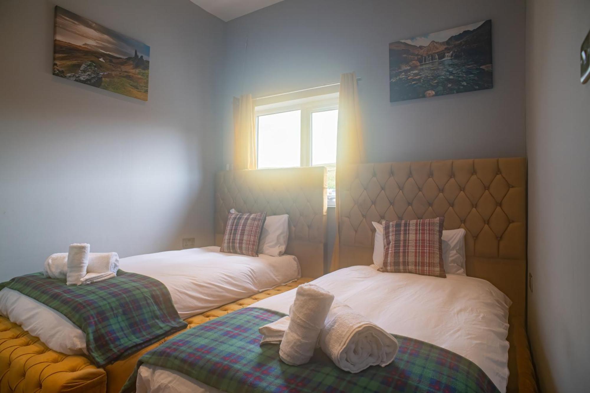 Luxury 4 Bedroom Cottage With Stunning Views Near Fairy Pools! Carbost (Loch Harport, Isle of Skye) Exterior photo